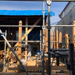 改修の現場　大工さん手刻み