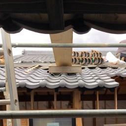 築54年 改修の現場 瓦葺き